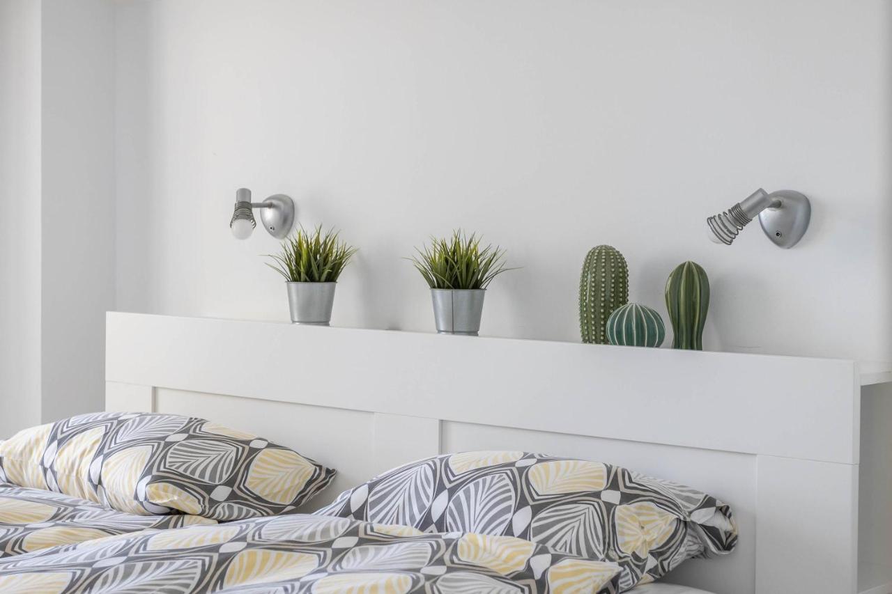 A214 Chic Front Line Apartment Nerja