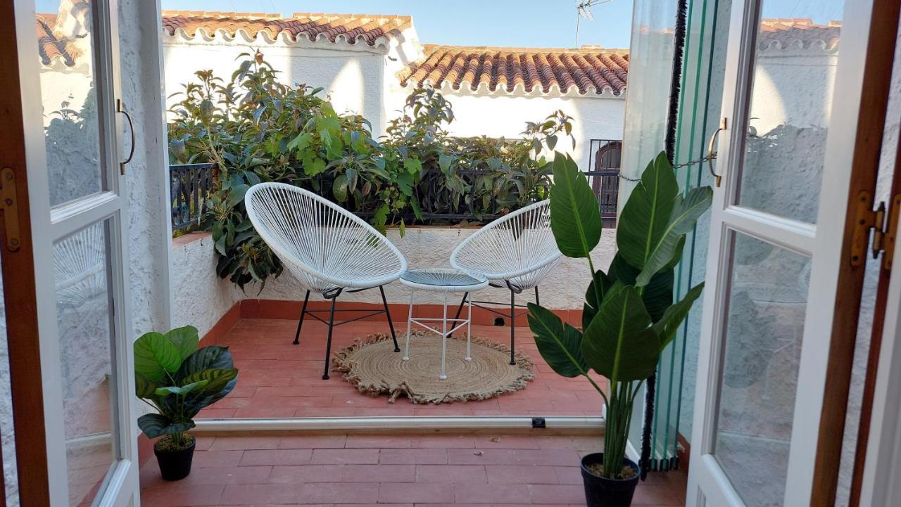 New Boho With Balcony, Private Garden And Communal Pool Vakantiehuis