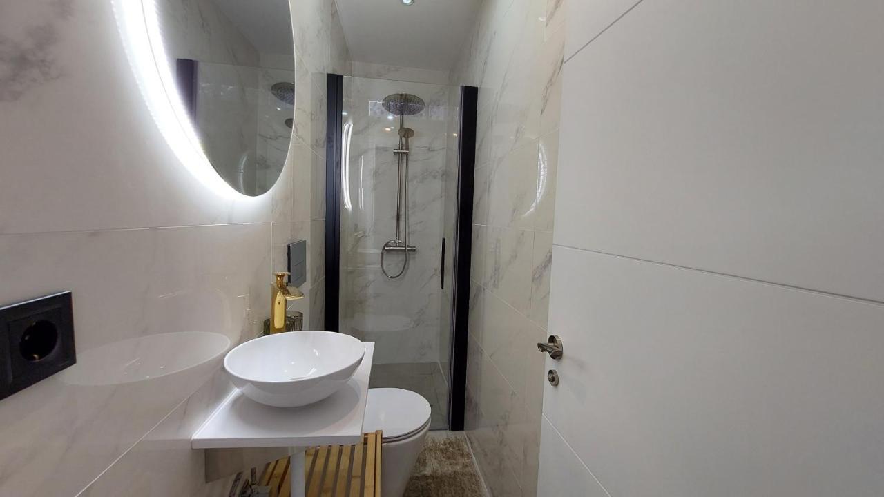 Vakantiehuis New Boho With Balcony, Private Garden And Communal Pool