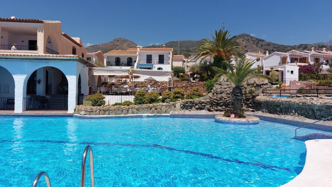 New Boho With Balcony, Private Garden And Communal Pool Vakantiehuis