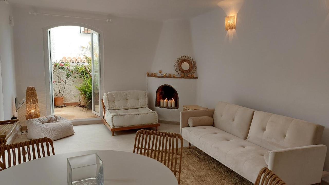 New Boho With Balcony, Private Garden And Communal Pool