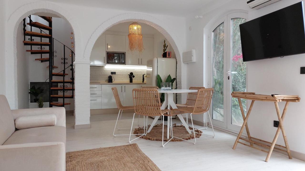 New Boho With Balcony, Private Garden And Communal Pool Vakantiehuis *