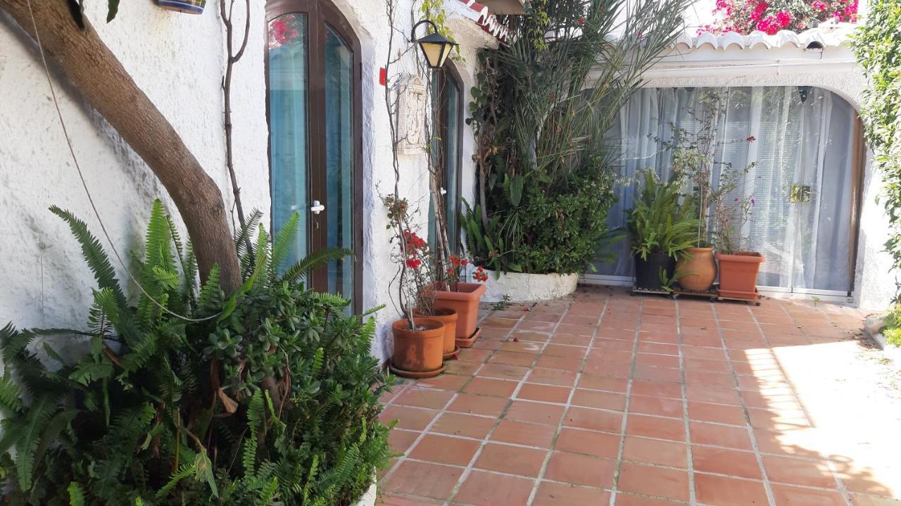 New Boho With Balcony, Private Garden And Communal Pool Vakantiehuis