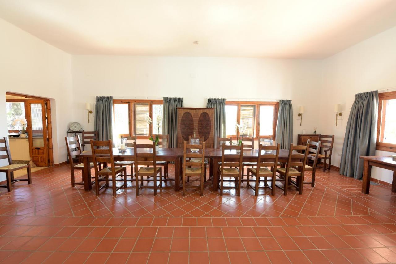 Villa La Roca Rara - 8 Bedroom Nerja
