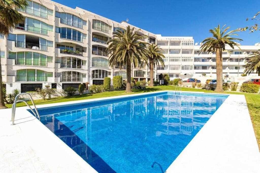 2 Bedroom In With Pool And Seaview *