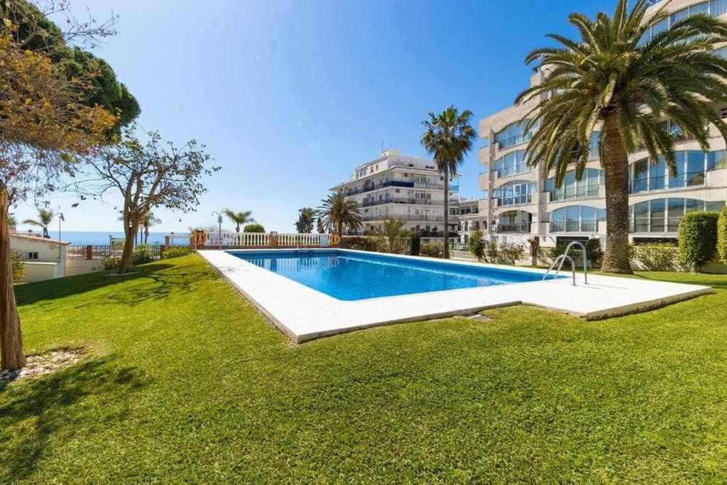 2 Bedroom In With Pool And Seaview *