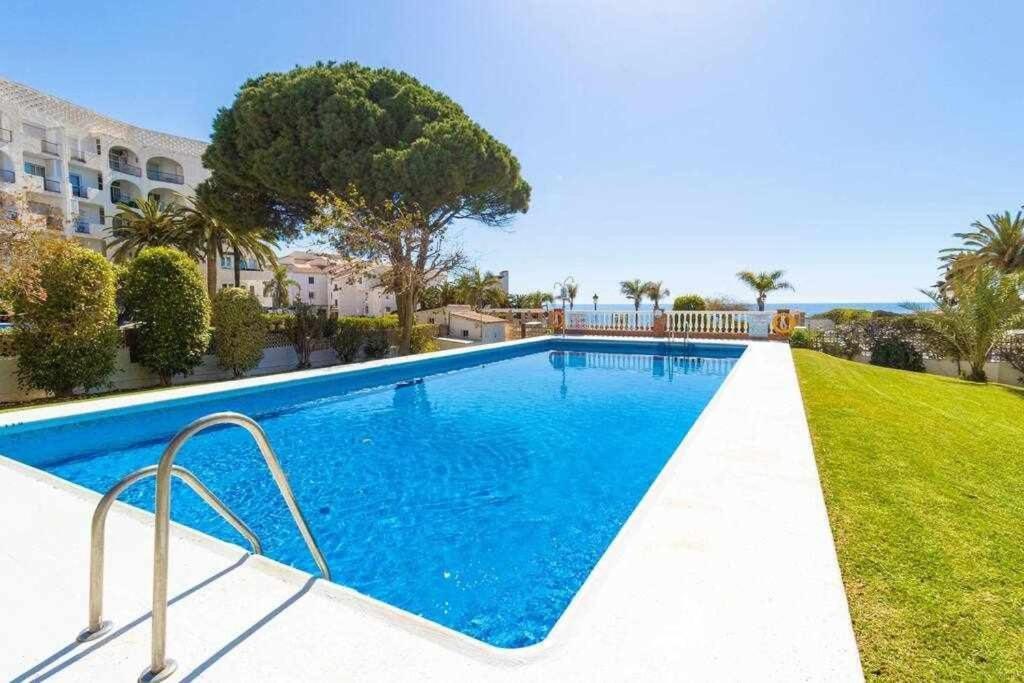 2 Bedroom In With Pool And Seaview Apartamento Nerja