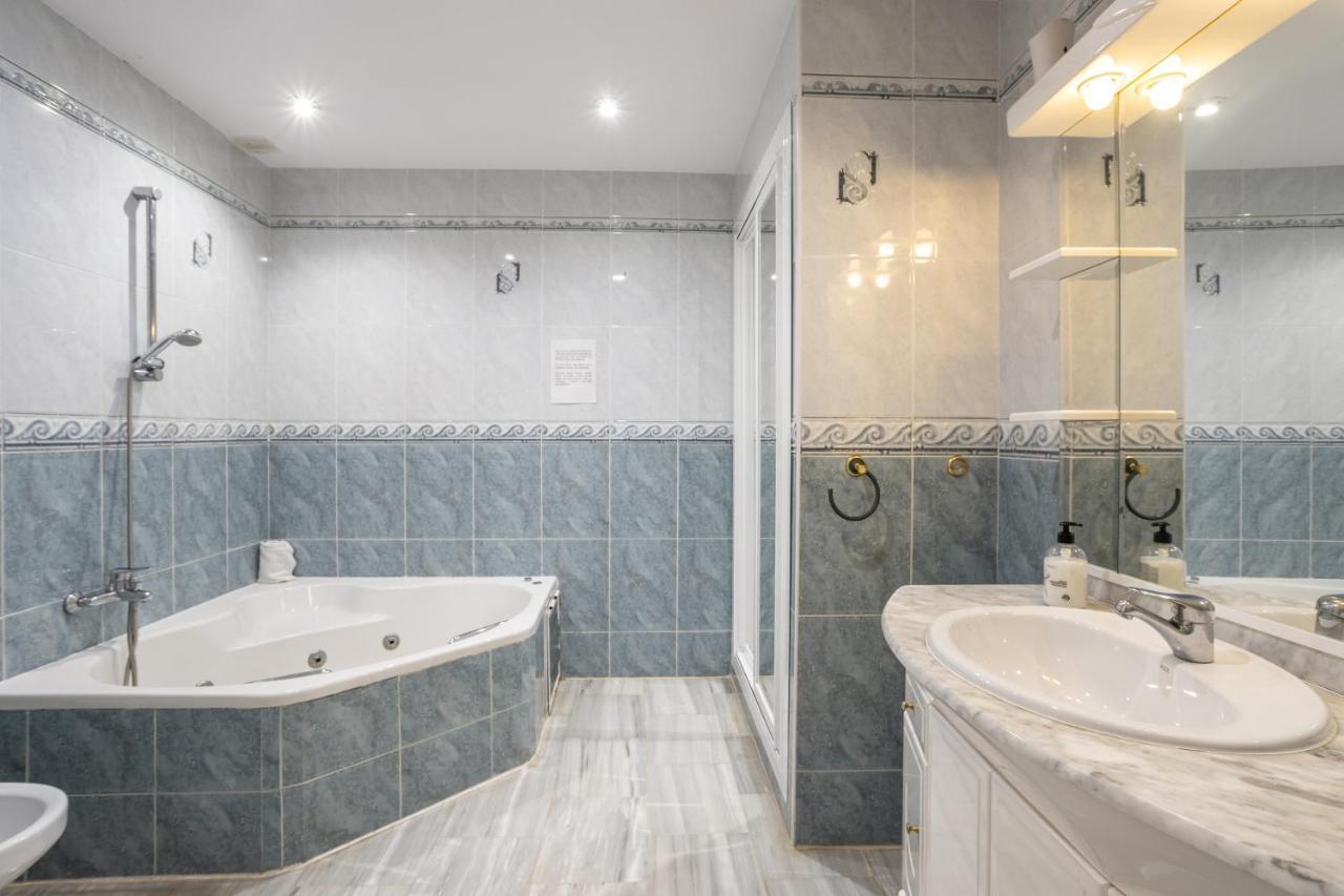 Flores 5 - Large Townhouse *