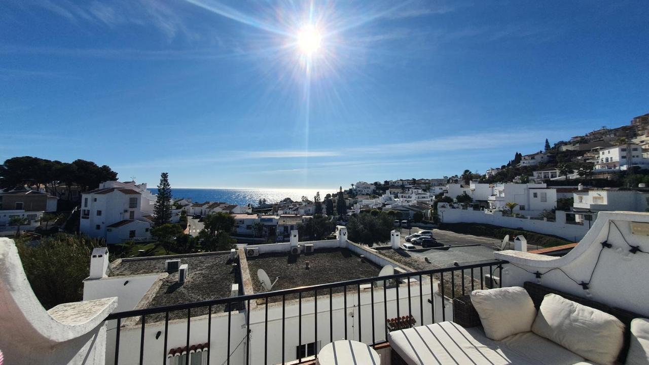 Stilfullt Naera Pool Och Strand. Nerja