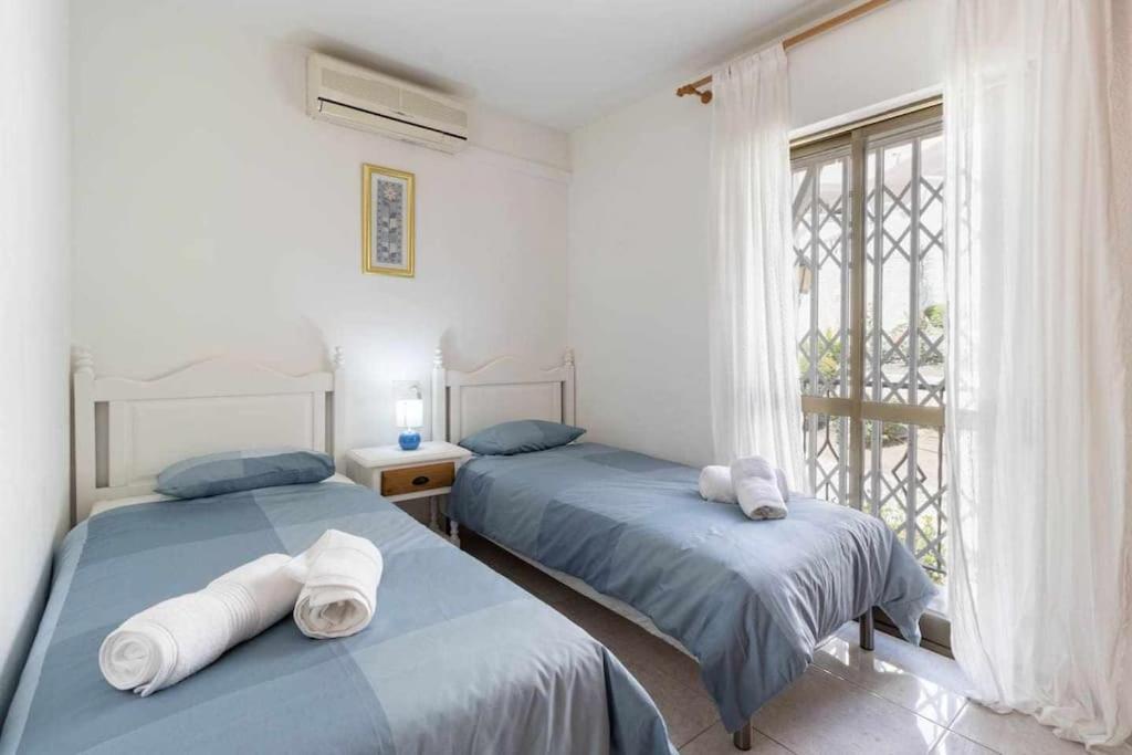 Tropicana Townhouse, 2 Bedroom Next To The Pool * Nerja