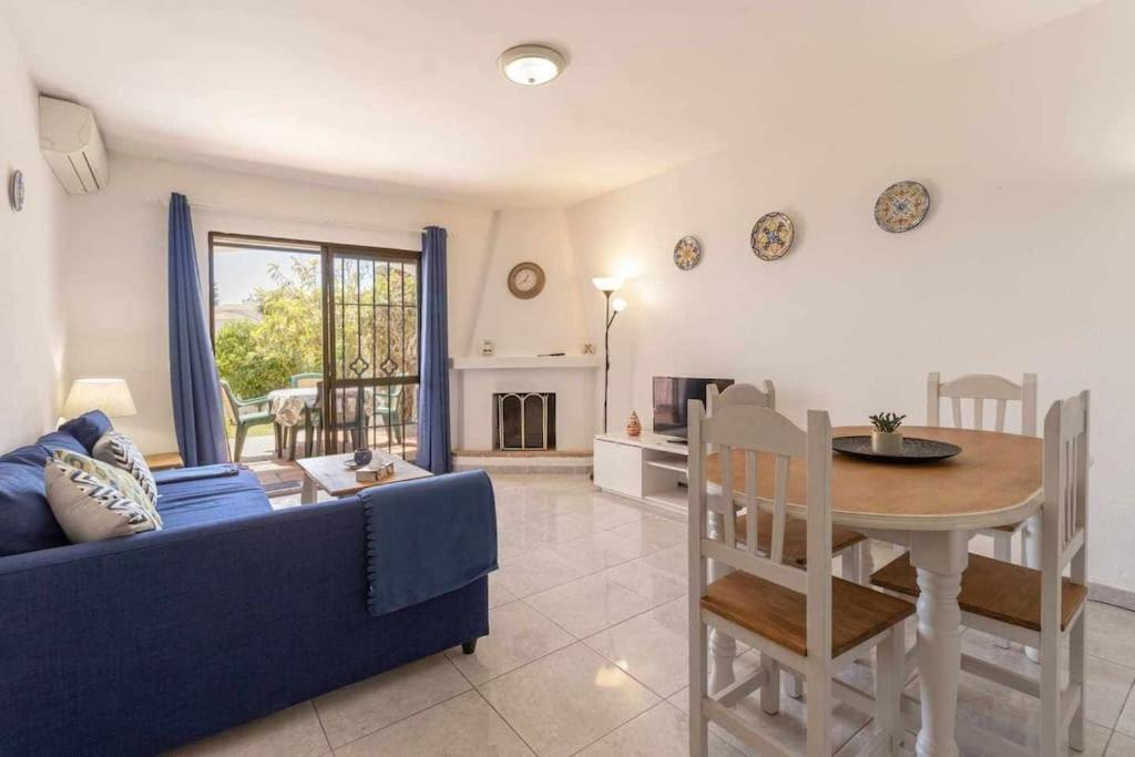 Tropicana Townhouse, 2 Bedroom Next To The Pool Apartamento Nerja
