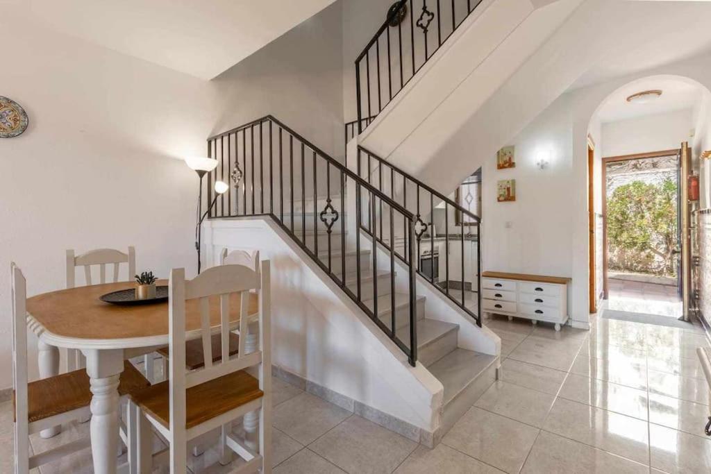 Apartamento Tropicana Townhouse, 2 Bedroom Next To The Pool Nerja