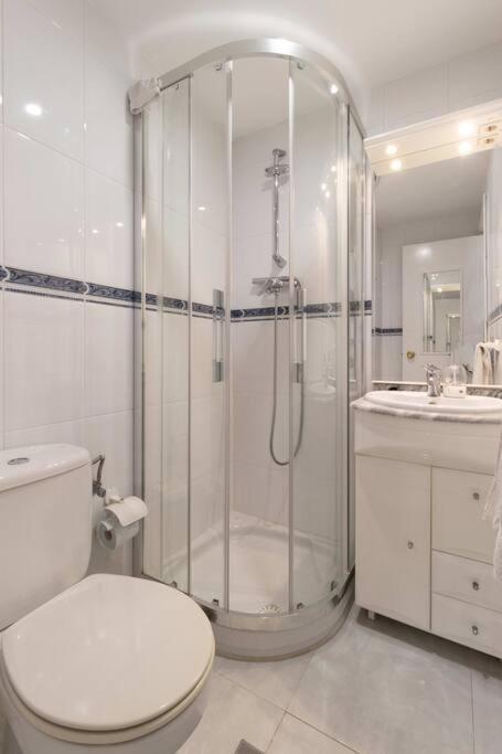 2 Bedroom In With Pool And Seaview Apartamento Nerja