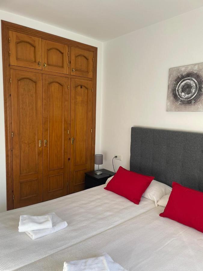 En El Centro De Nerja. Apartamento *