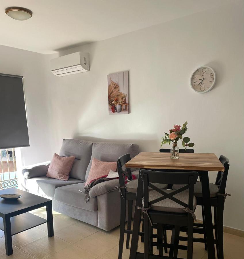 En El Centro De Nerja. Apartamento *