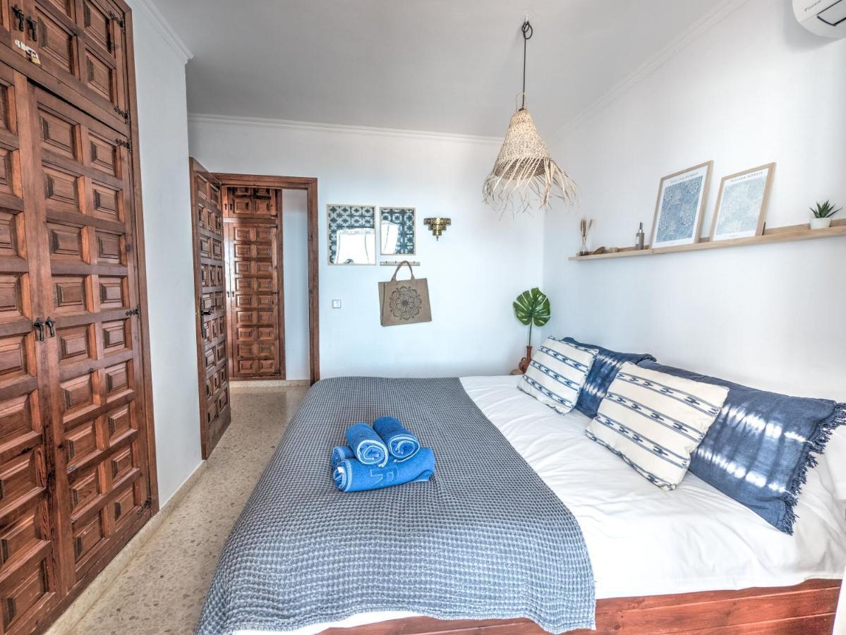 Newly Renovated In With Huge Pool *