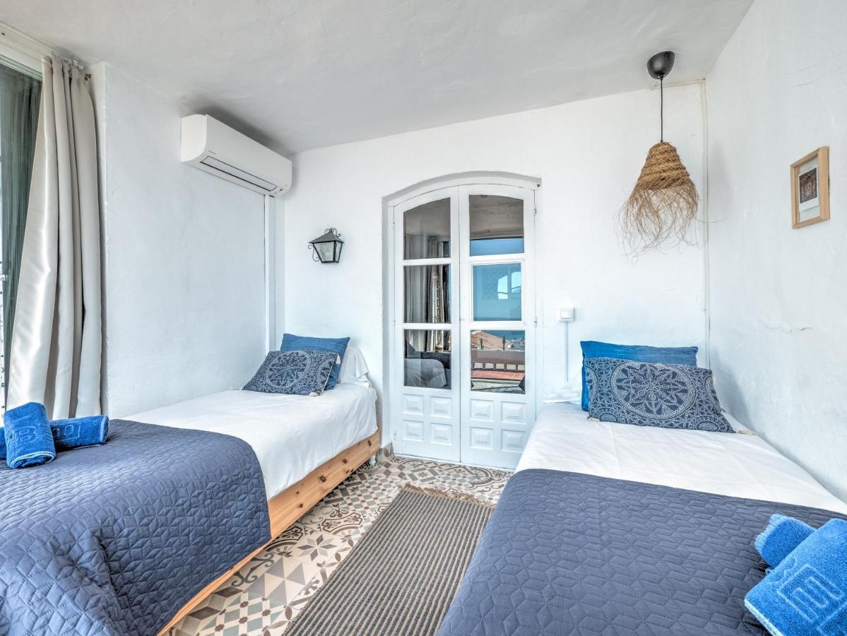 Newly Renovated In With Huge Pool *