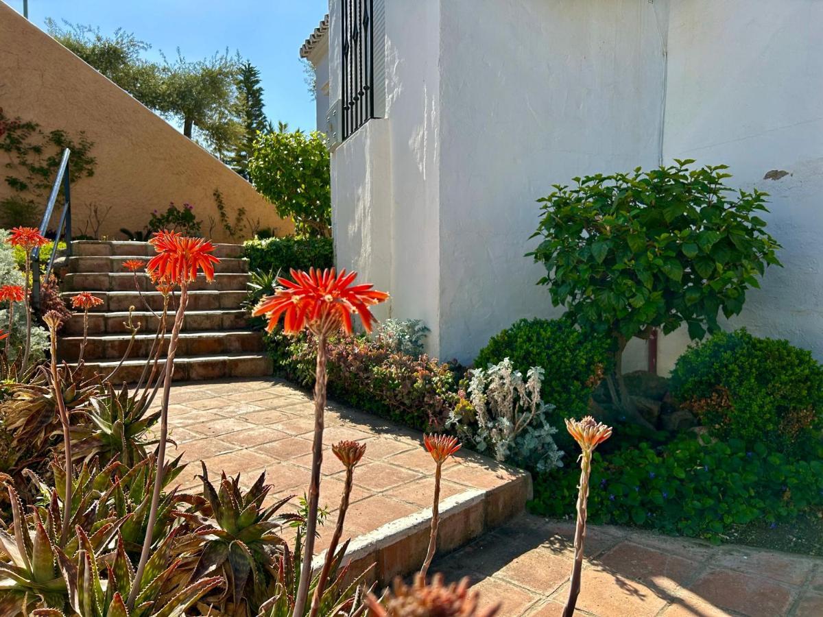 Casa Con Terraza Y Hermoso Jardin Comunal