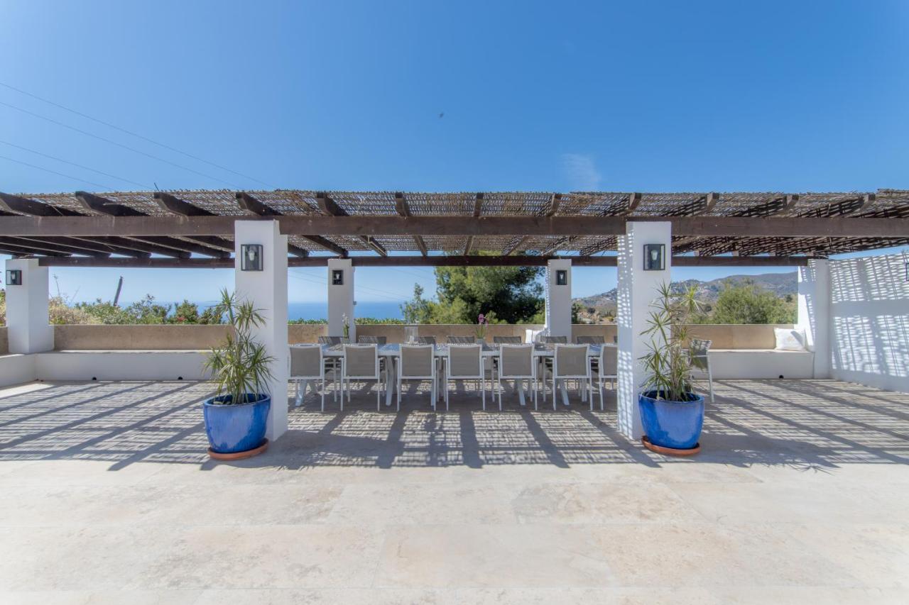 La Roca Rara - 8 Bedroom Villa Nerja
