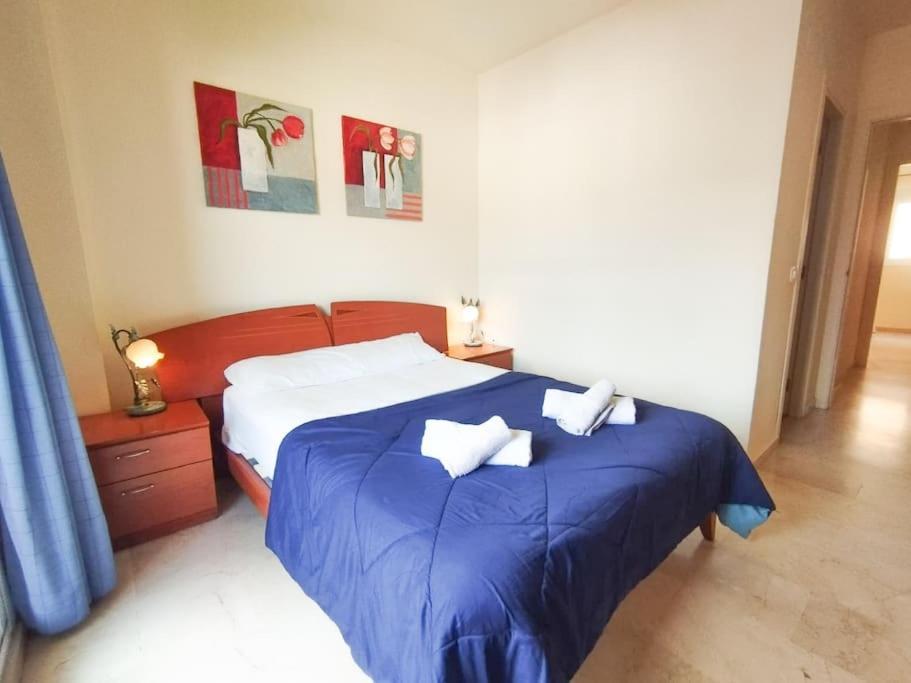 Spacious 4 Bedroom With Parking In Town Centre, Apartamento