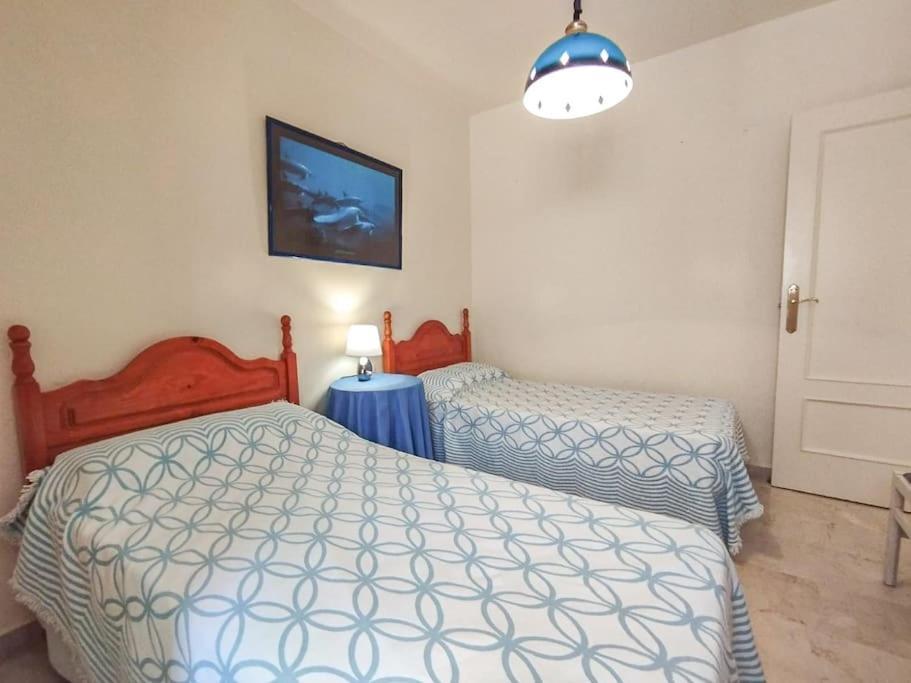 Spacious 4 Bedroom With Parking In Town Centre,