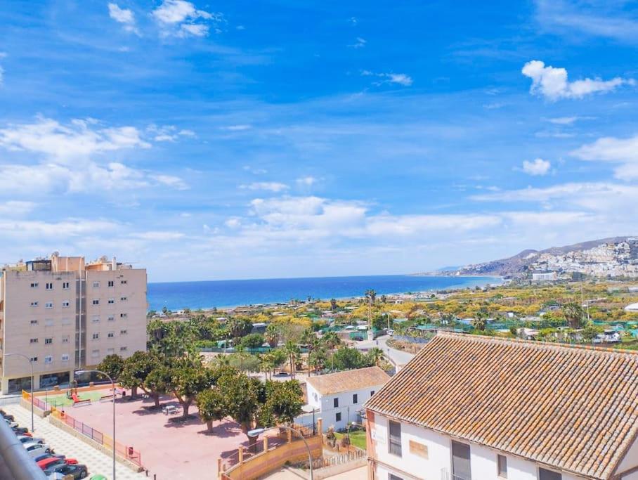 Apartamento Spacious 4 Bedroom With Parking In Town Centre, Nerja