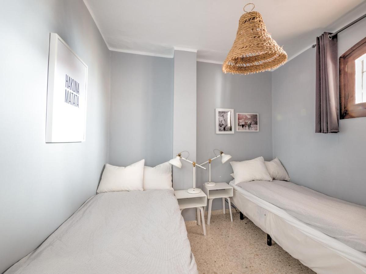 Exclusive With Nerjas Biggest Pool Apartamento