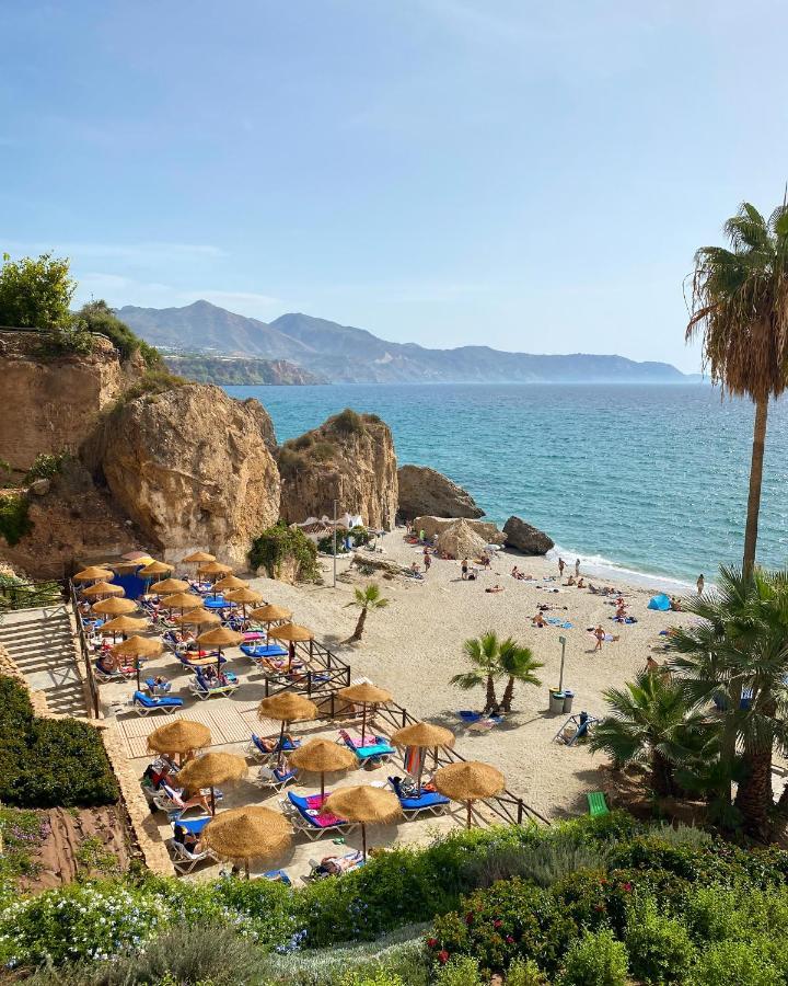 Exclusive With Nerjas Biggest Pool Apartamento