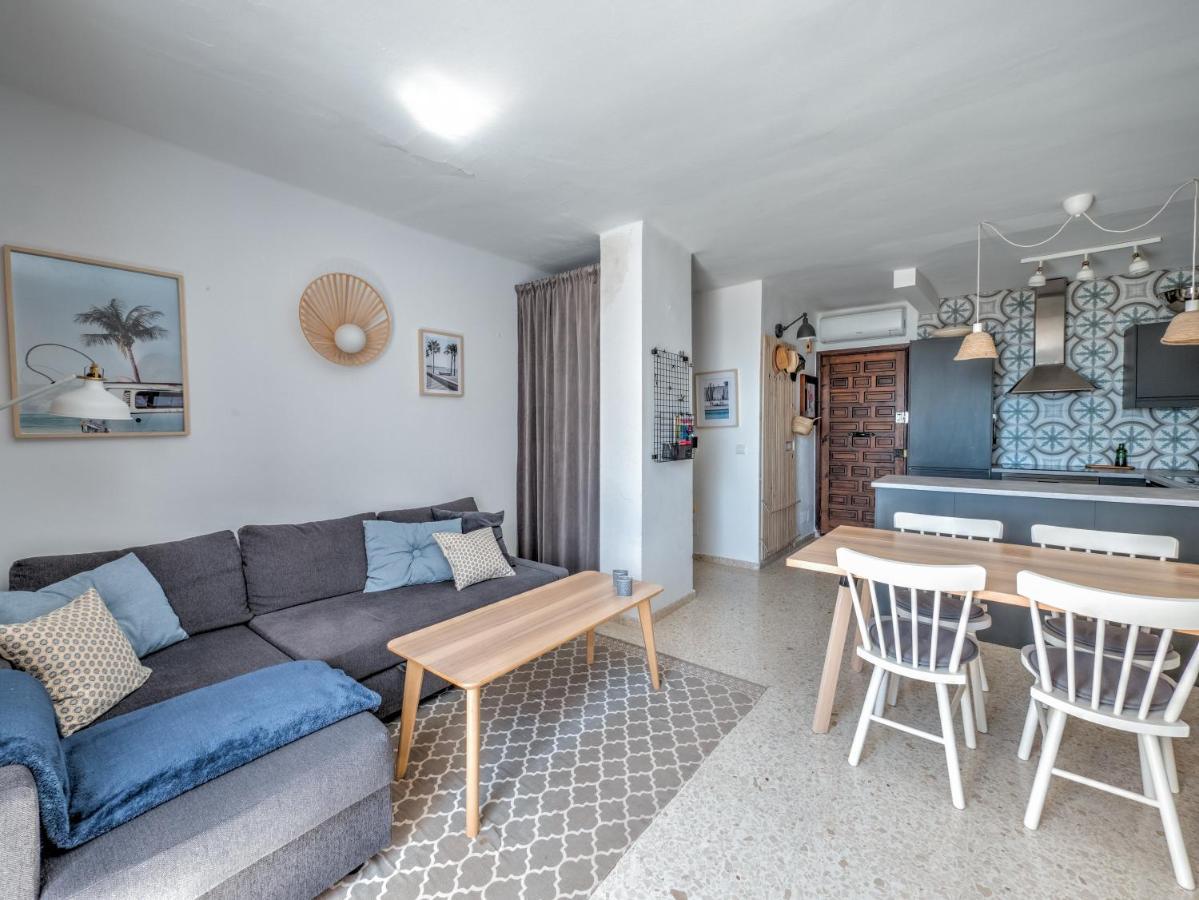 Exclusive With Nerjas Biggest Pool Apartamento