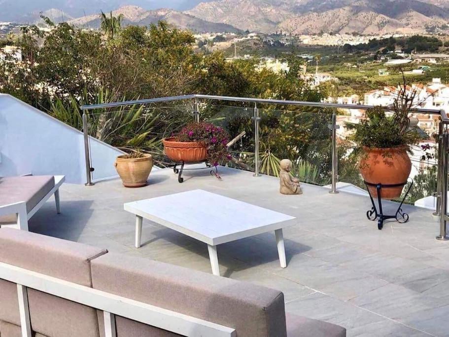 Modern + Infinity Pool. Views In Nerja! Nerja