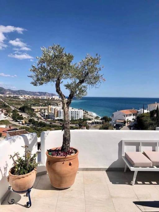 Modern + Infinity Pool. Views In Nerja! Pousada Nerja