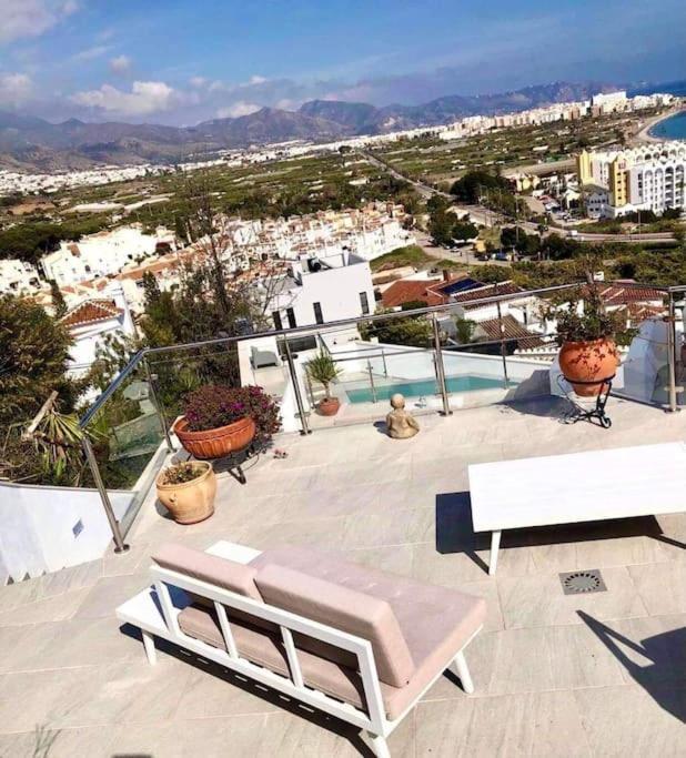 Modern + Infinity Pool. Views In Nerja! Nerja