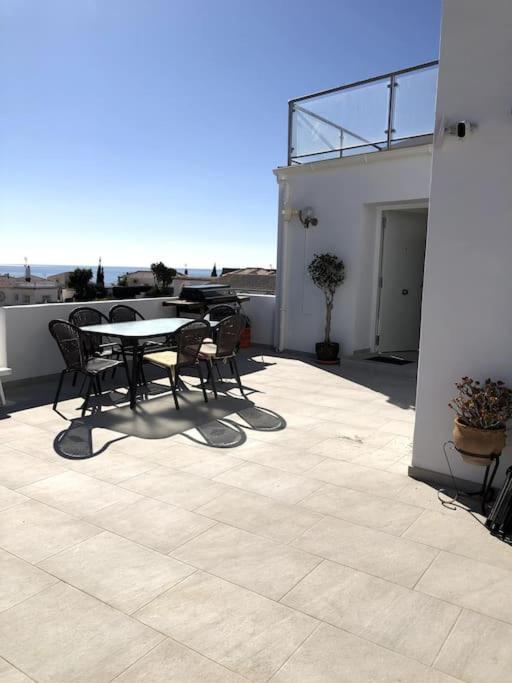 Modern + Infinity Pool. Views In Nerja! Pousada Nerja