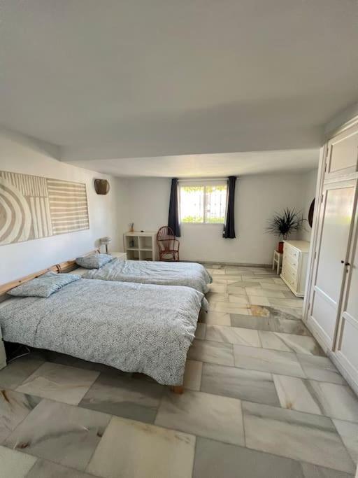 Beautiful Views, Pool & Just 10min To The