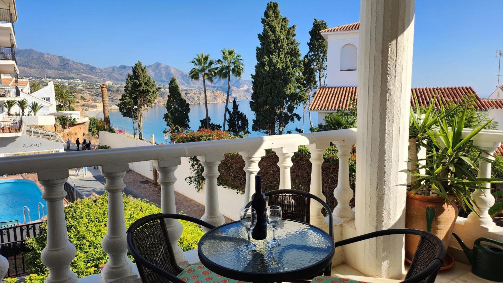 Carabeo 99 - Sleeps 4 Apartment Nerja
