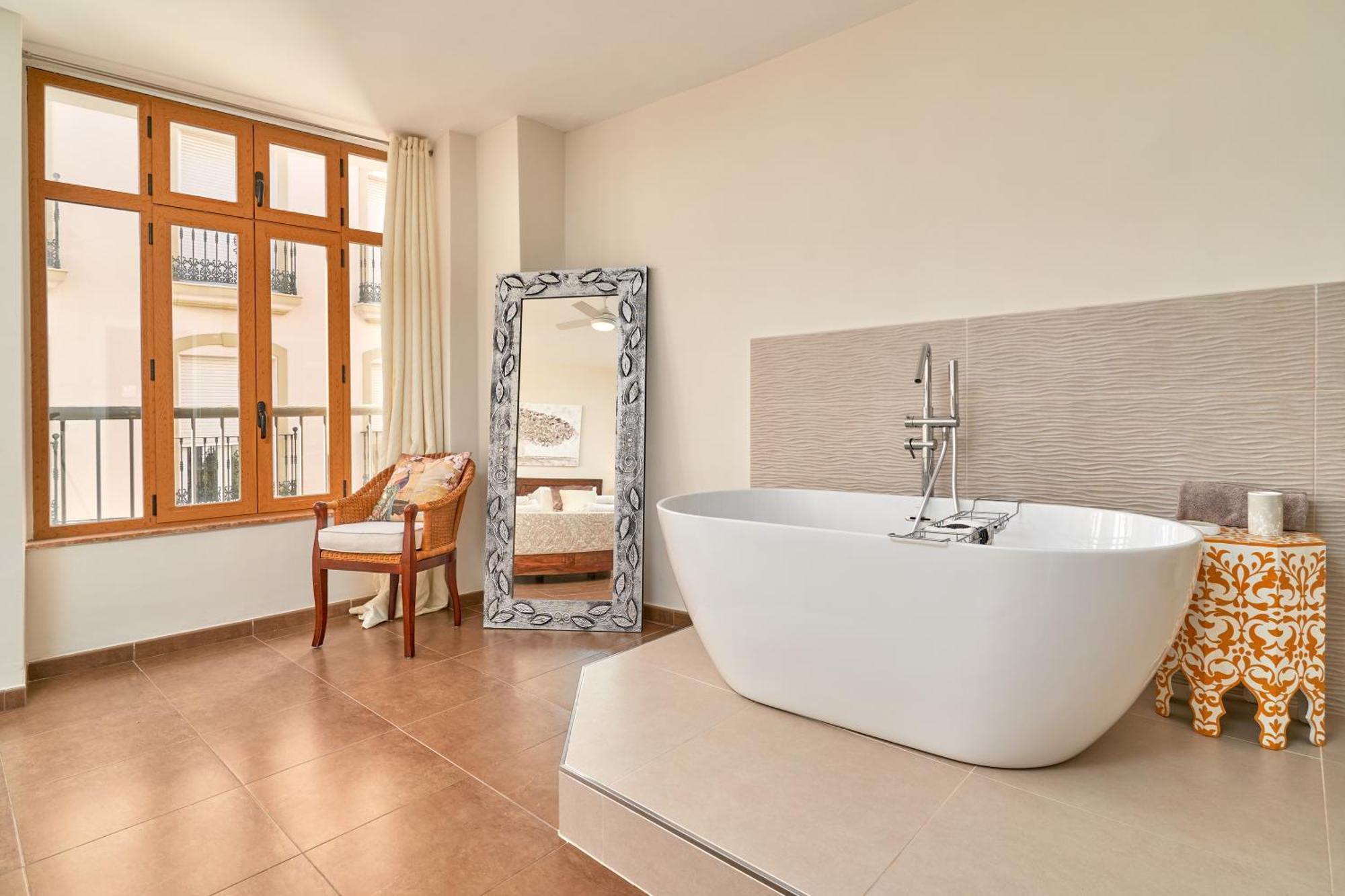 Luxury 1st Floor In *