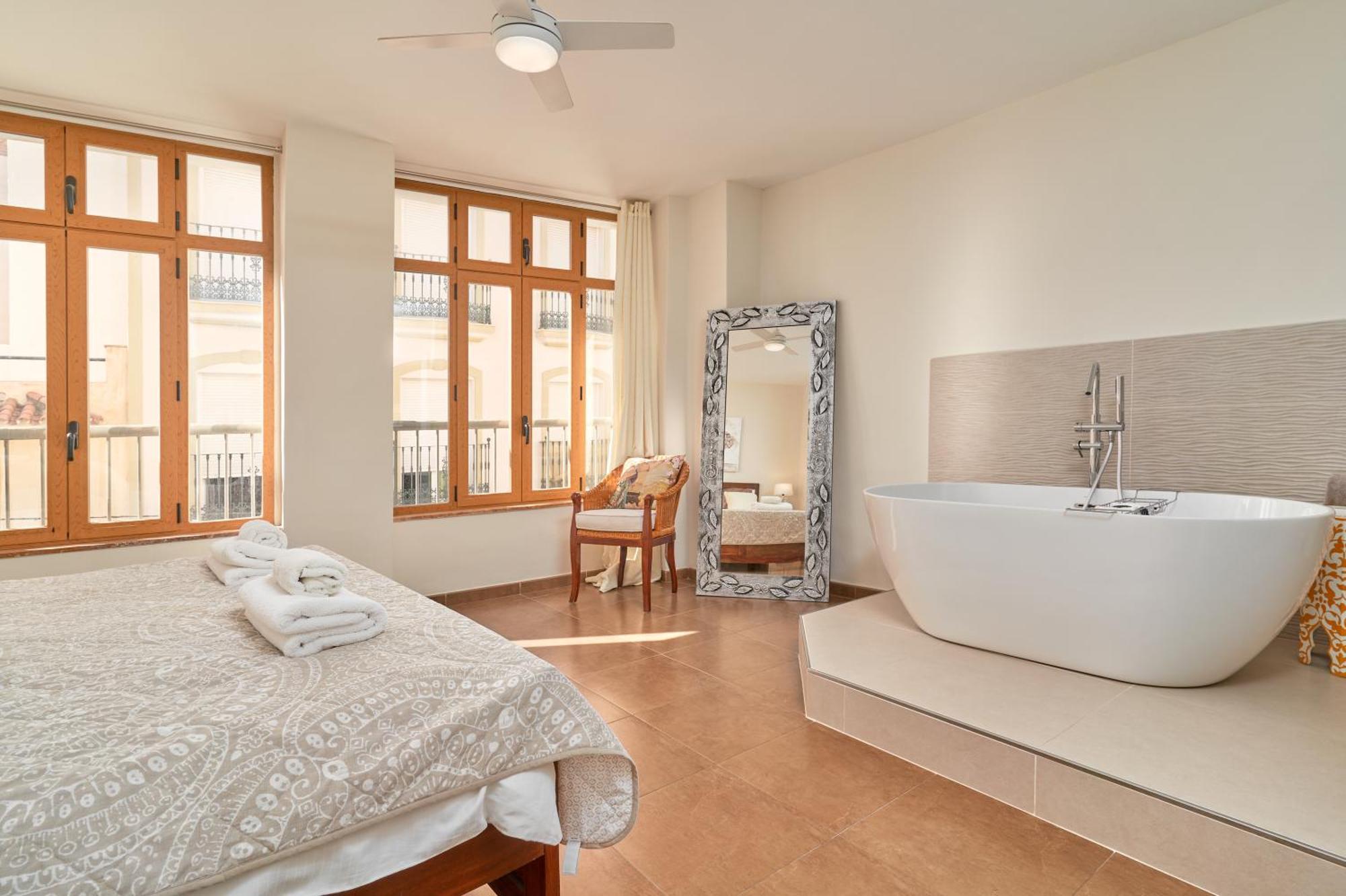 Luxury 1st Floor In *