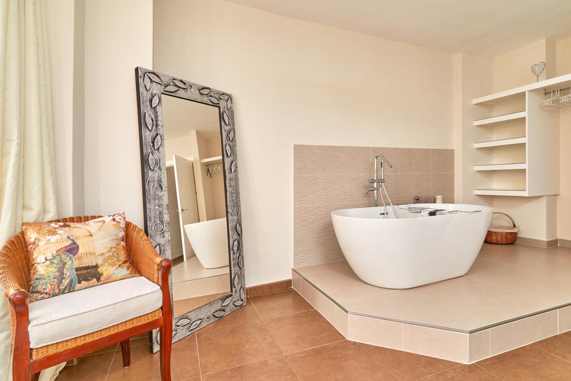 Luxury 1st Floor In *