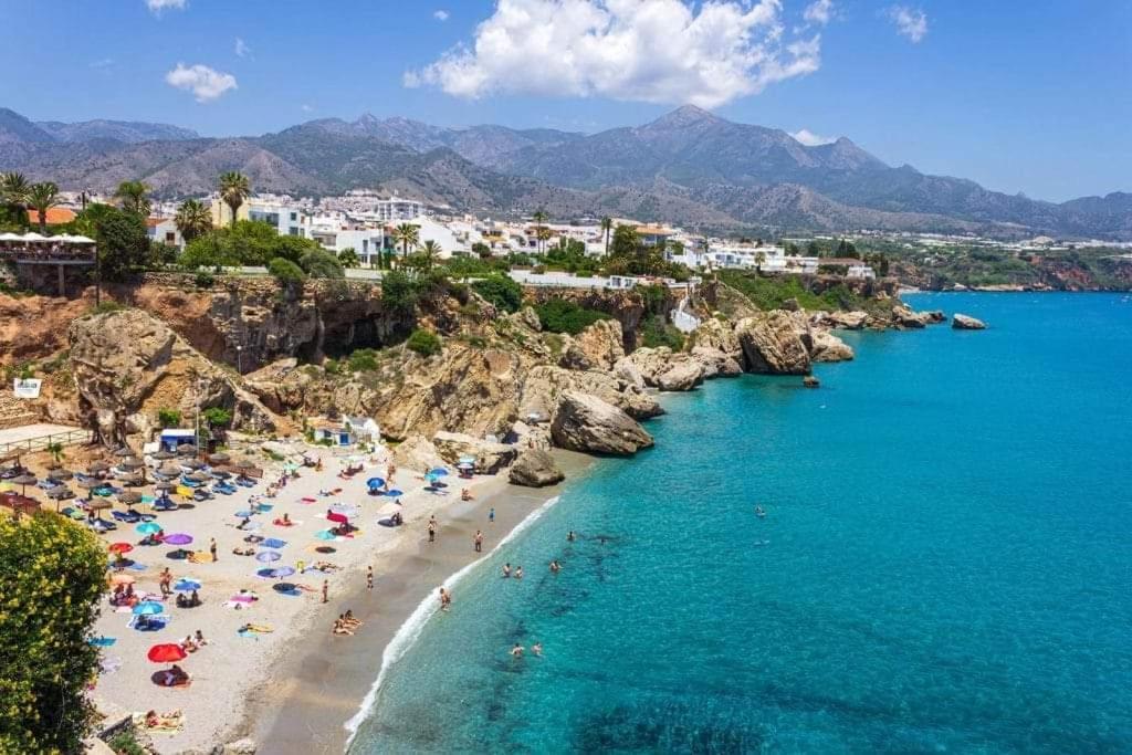 Centro, Playa Carabeo Nerja