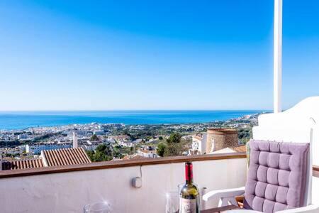 Bonito Con Preciosas Vistas Y Piscina Nerja
