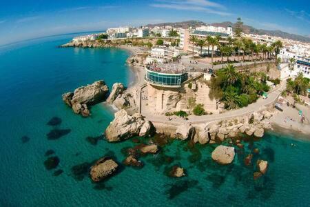 Precioso Con Parking En La Playa De Burriana Nerja
