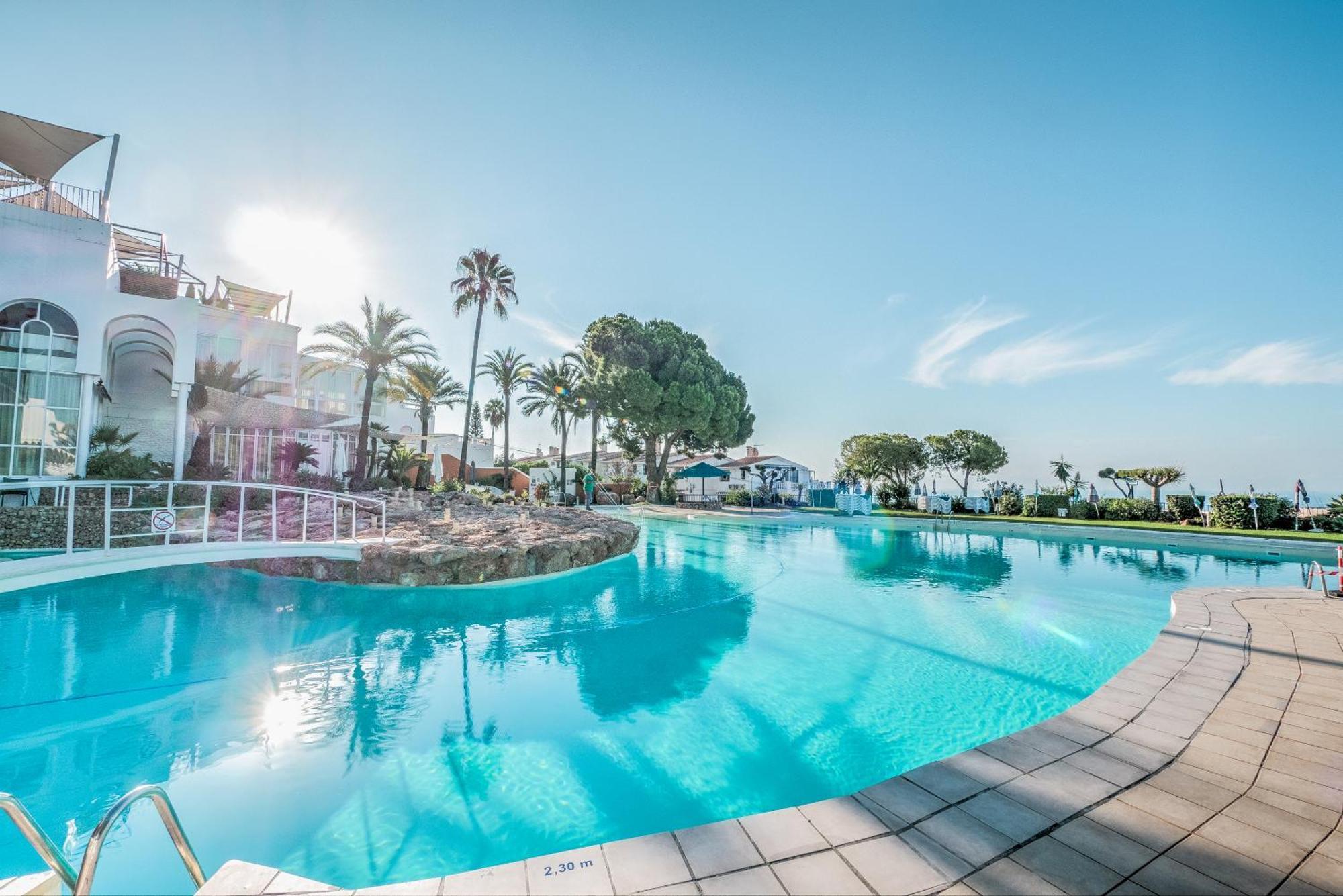 Apartamento Newly Renovated In With Huge Pool