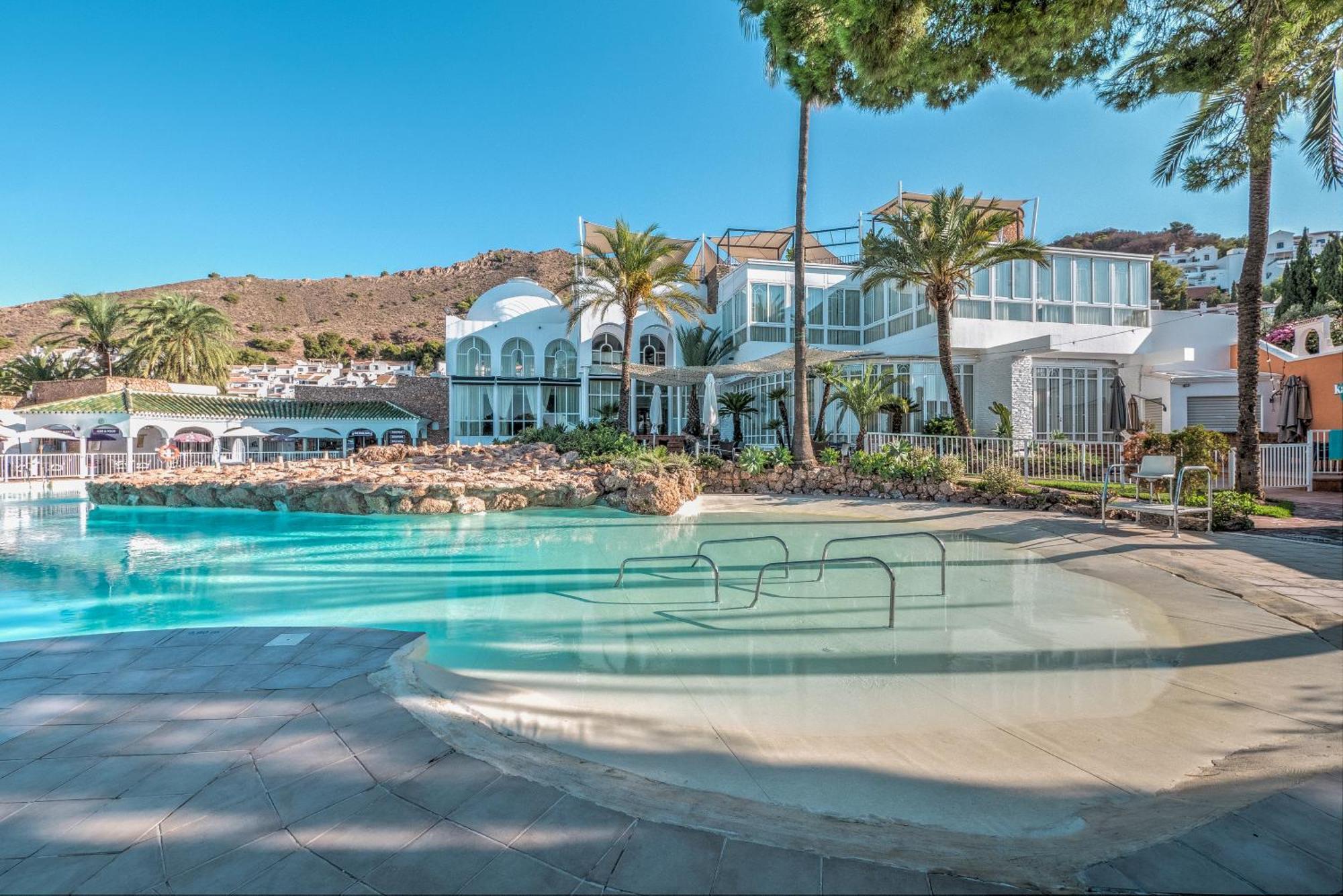 Newly Renovated In With Huge Pool * Nerja