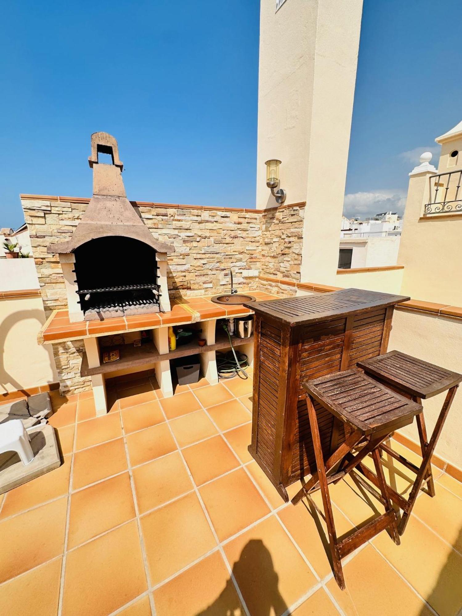 Atico Con Piscina Privada En El Corazon De Nerja! Vakantiehuis