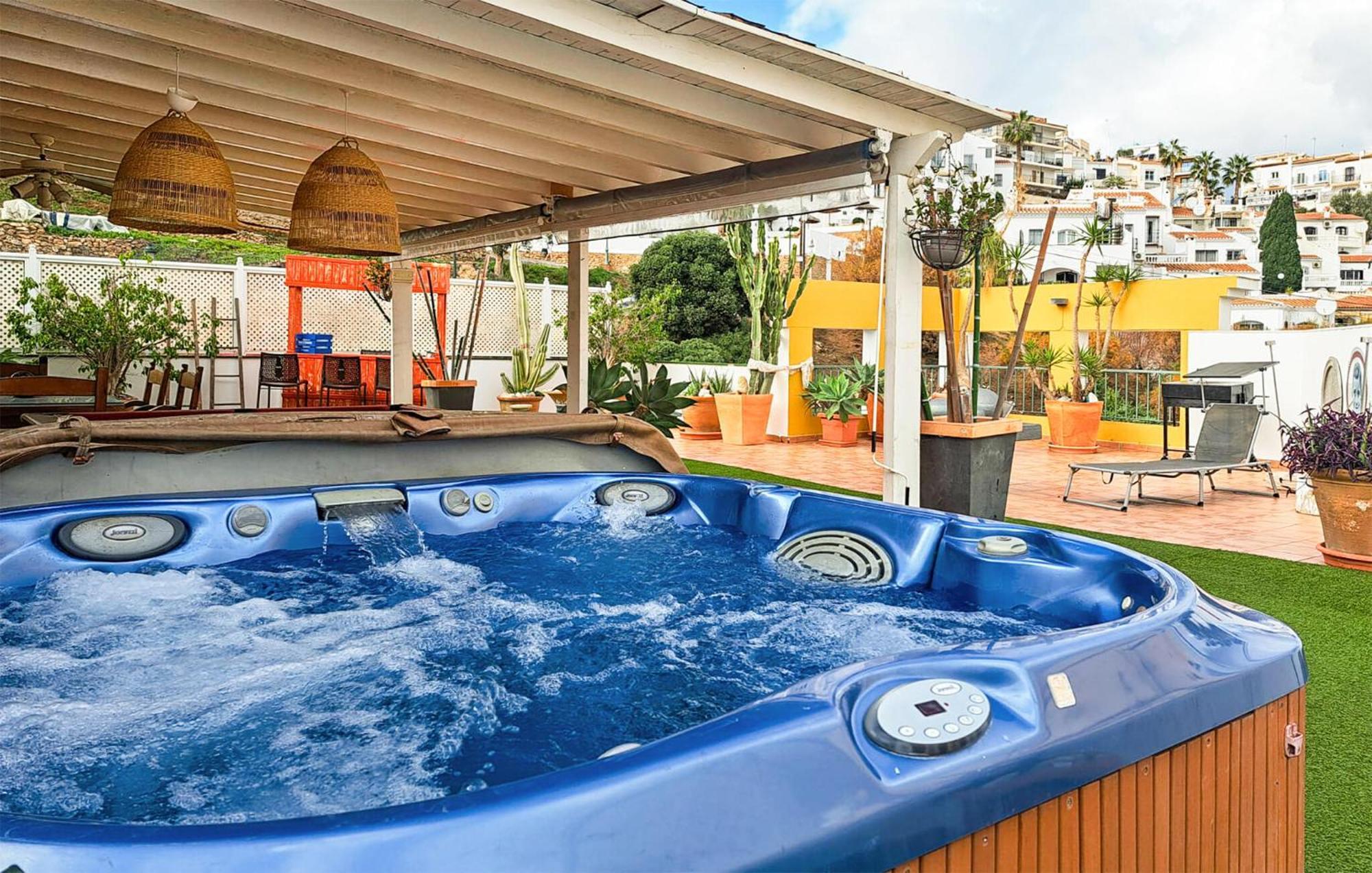 Apartment Stunning In With Jacuzzi
