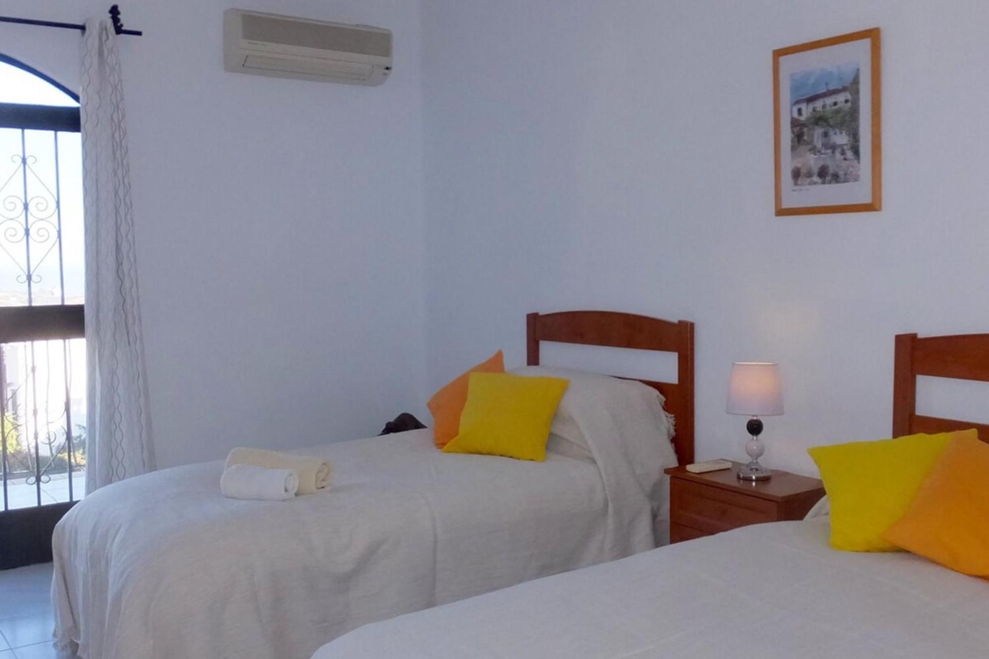 Crisantemos Family House With Garden And Pool Holiday home