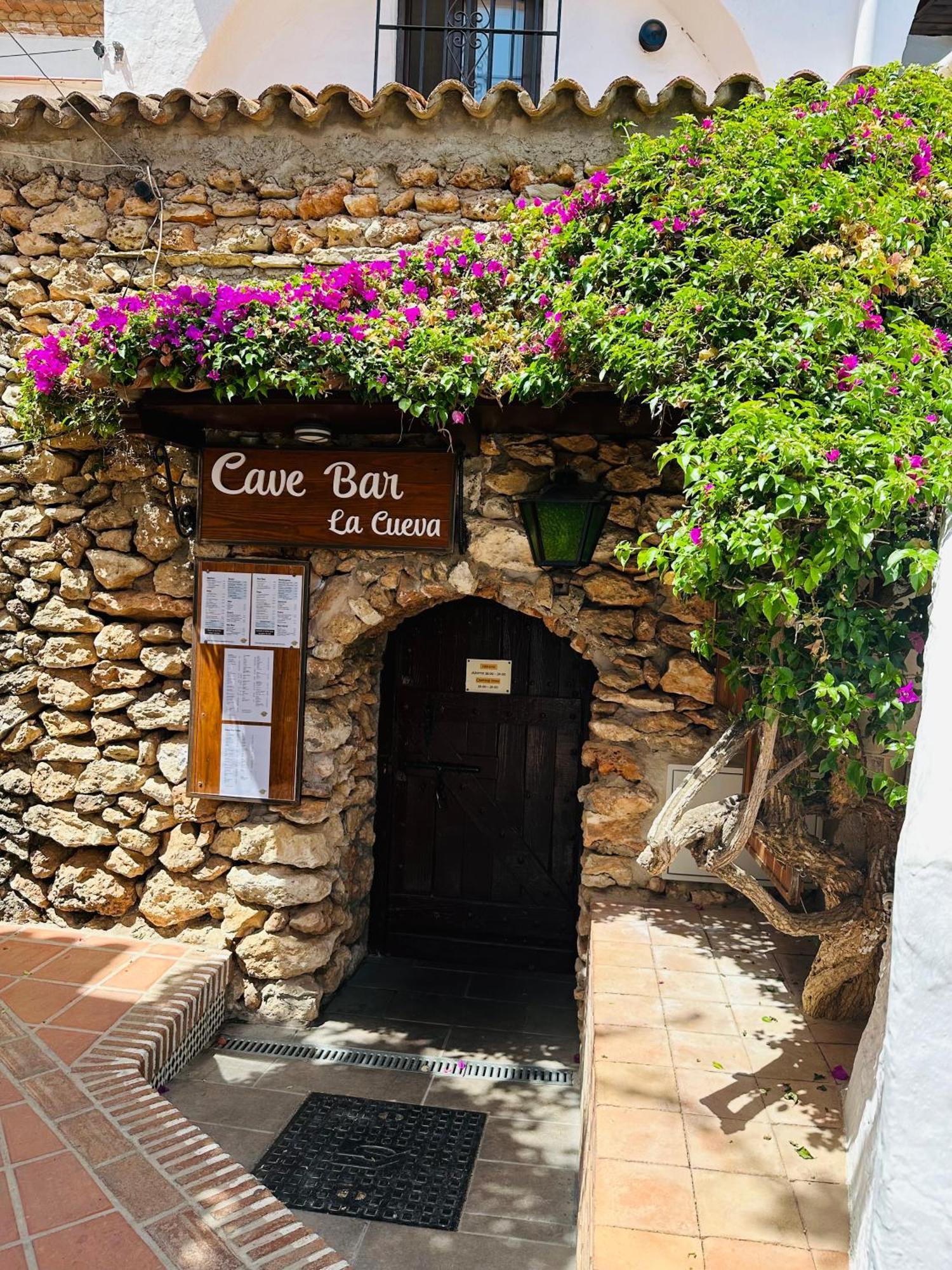 Right By The Pool Area In Capistrano Village! * Nerja