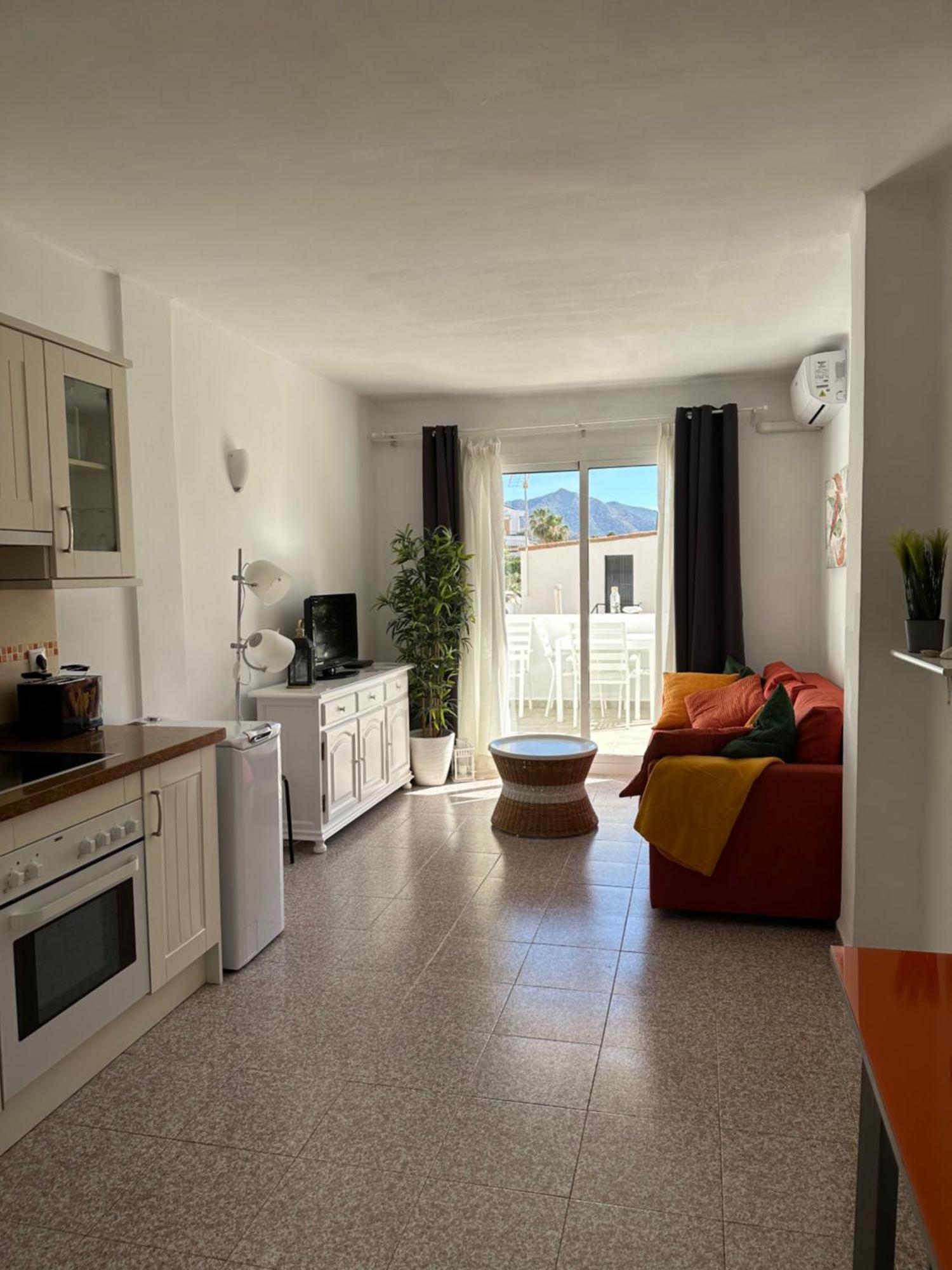 Right By The Pool Area In Capistrano Village! Appartement