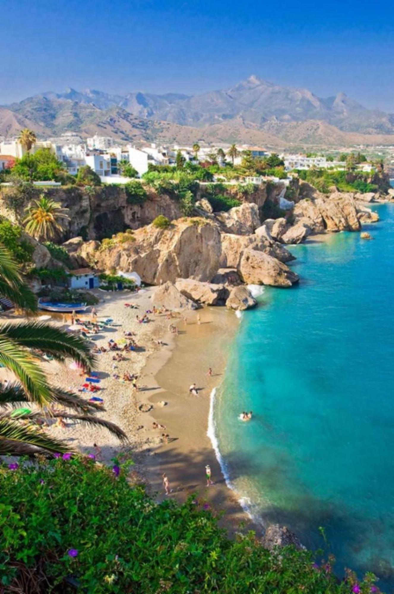 Jimena Maro En El Centro De Nerja