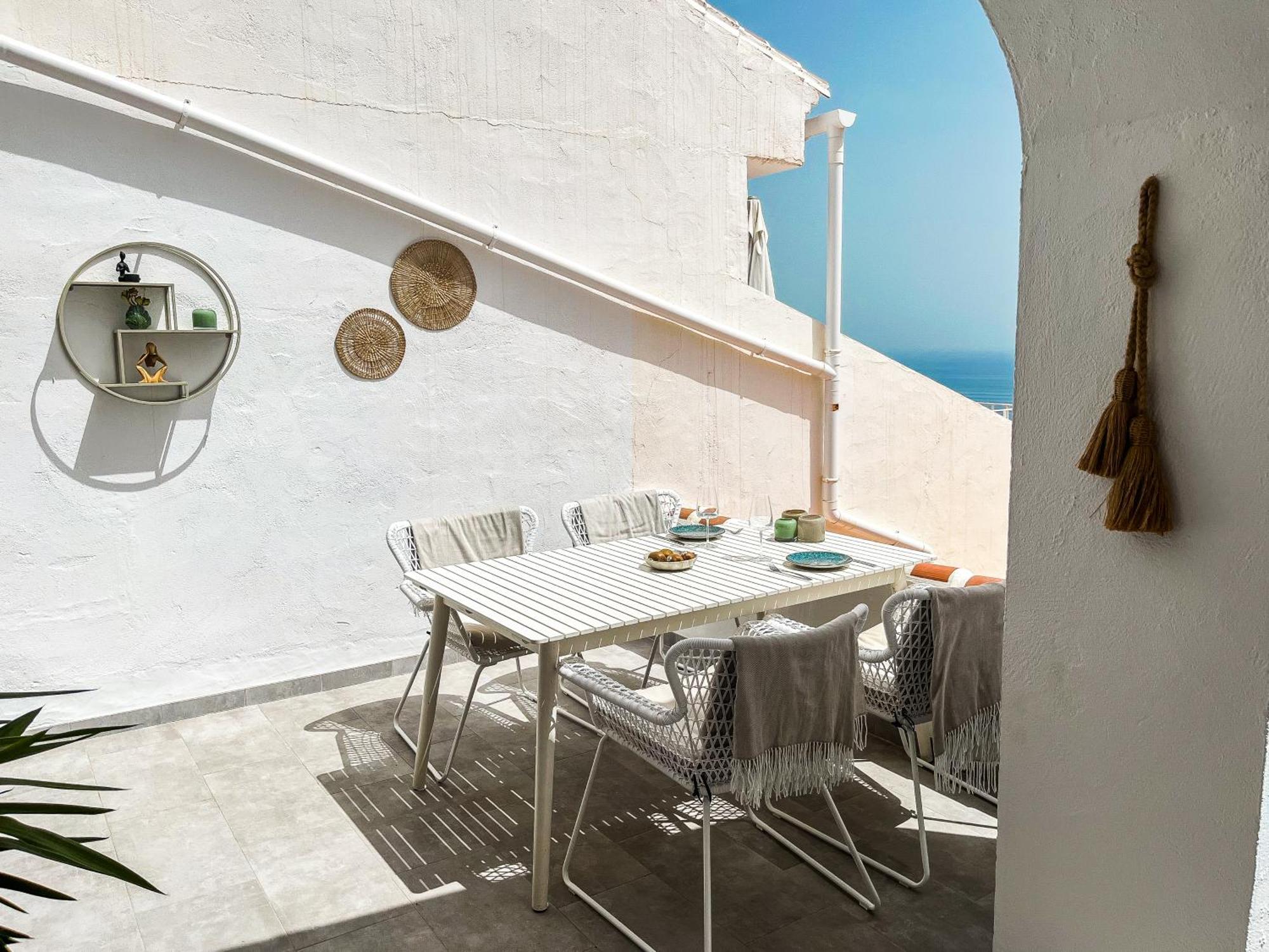 Exclusive With Nerjas Biggest Pool Apartamento Nerja